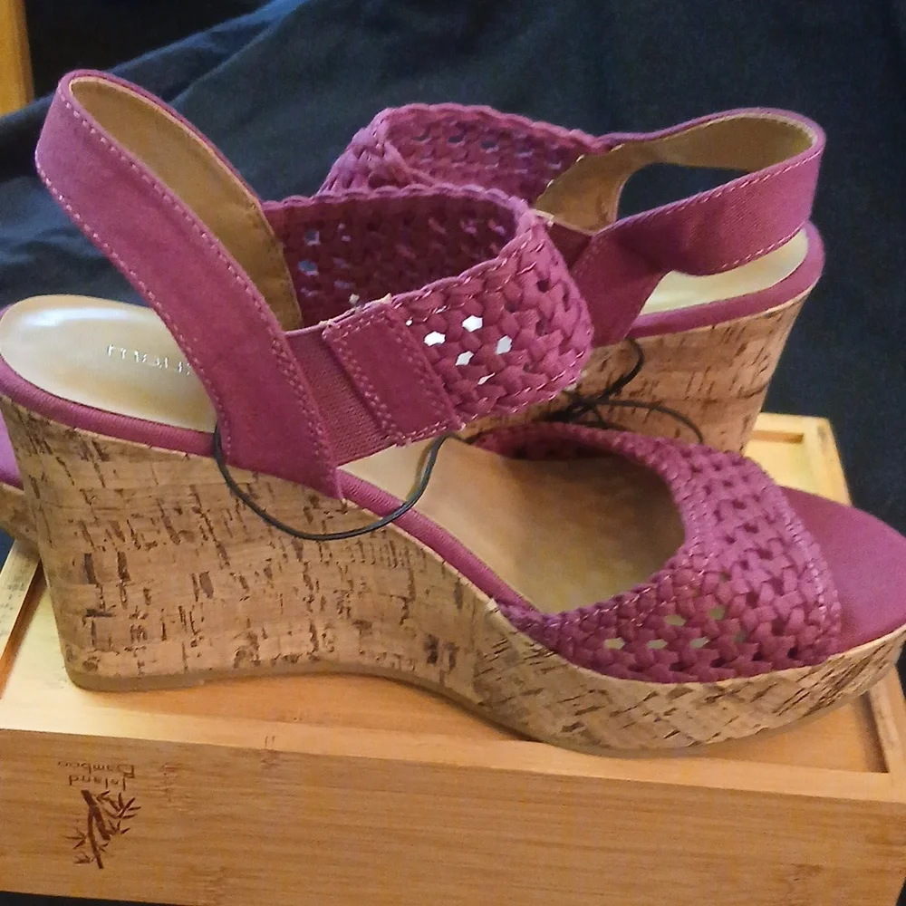 Platform Sandals - Picture 4 of 4